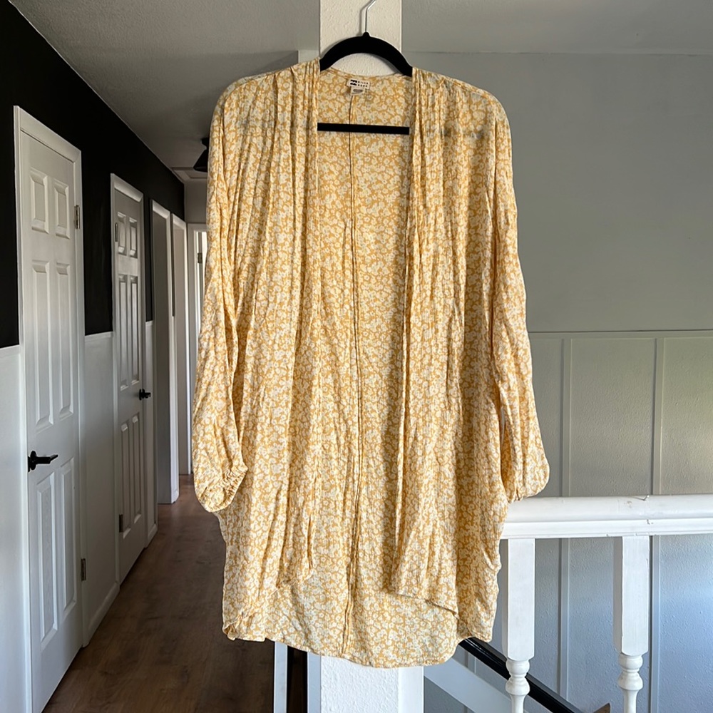 Billabong yellow and white floral kimono cardigan open front size M/L